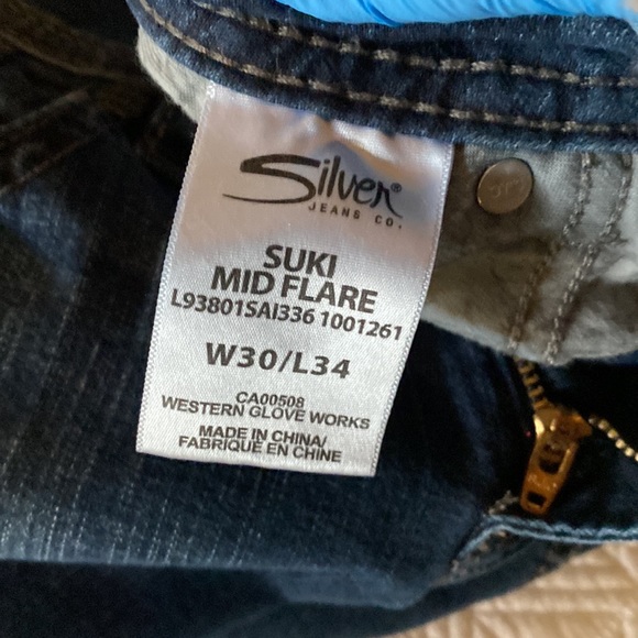 Silver, jean company suki medium flare, 30 waist, 34 in length, good shape - Picture 3 of 8
